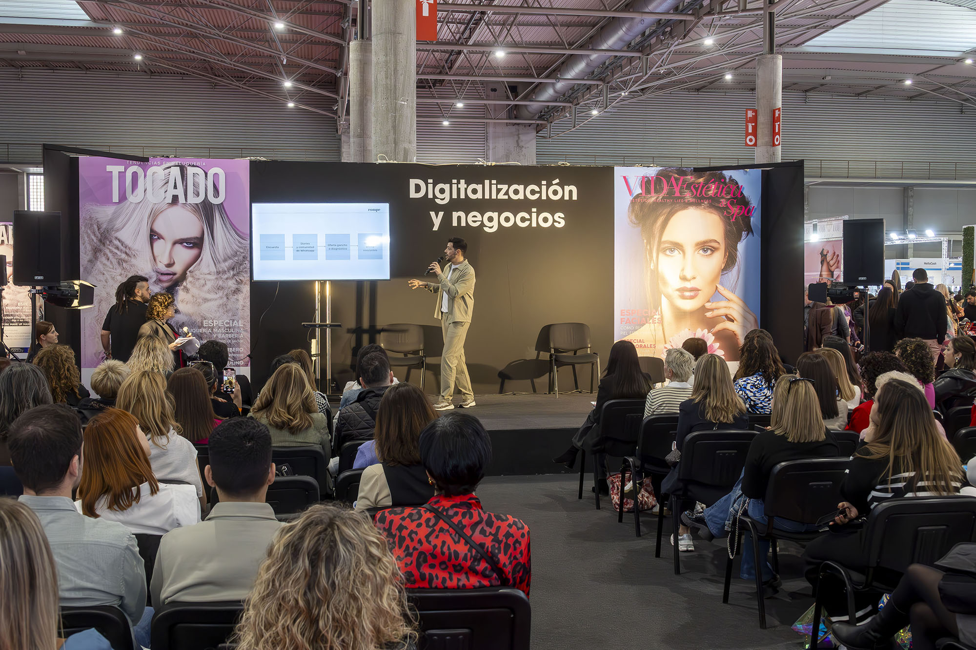 Pódium digitalización y negocios
